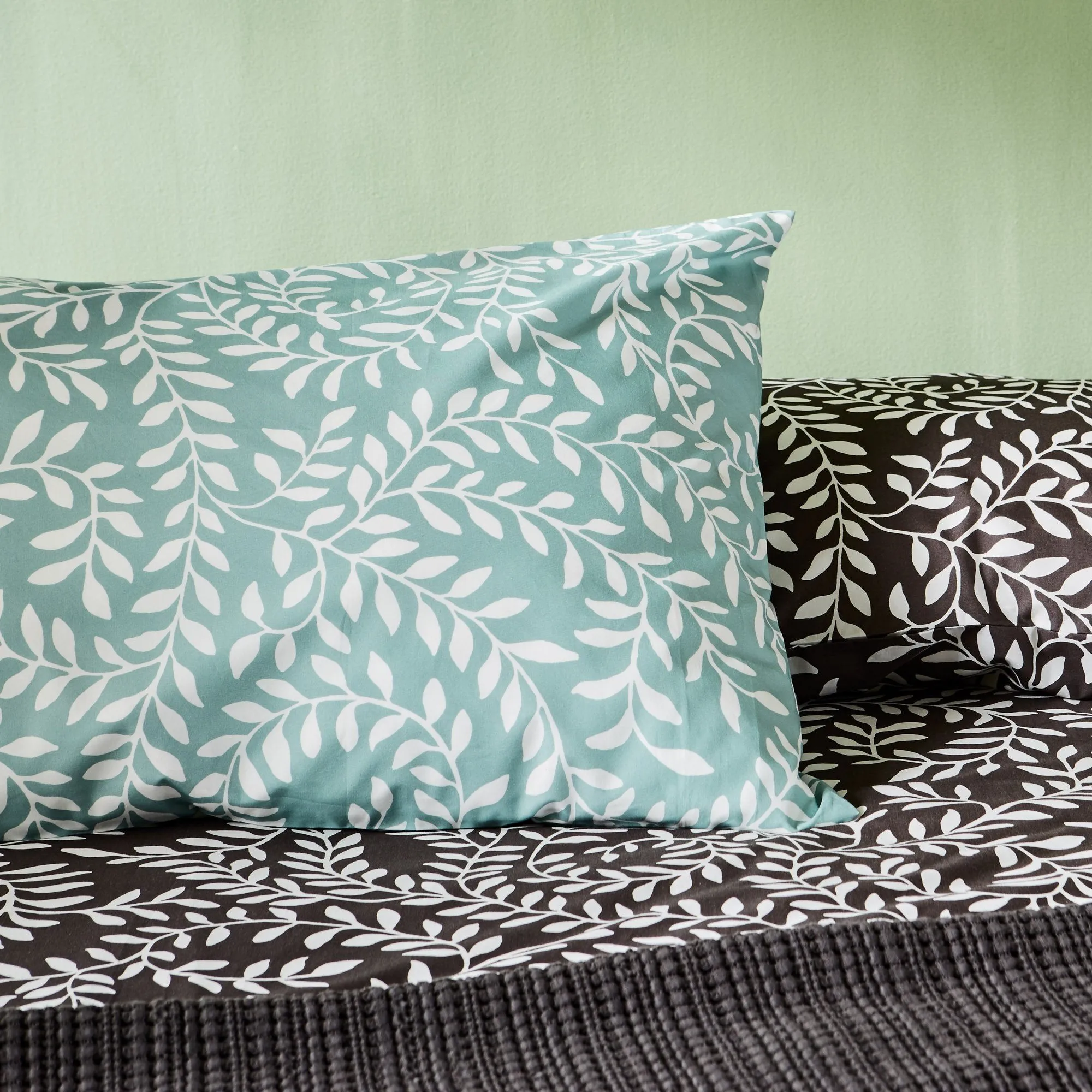 Aneto  Pillowcase [Green grey/White]