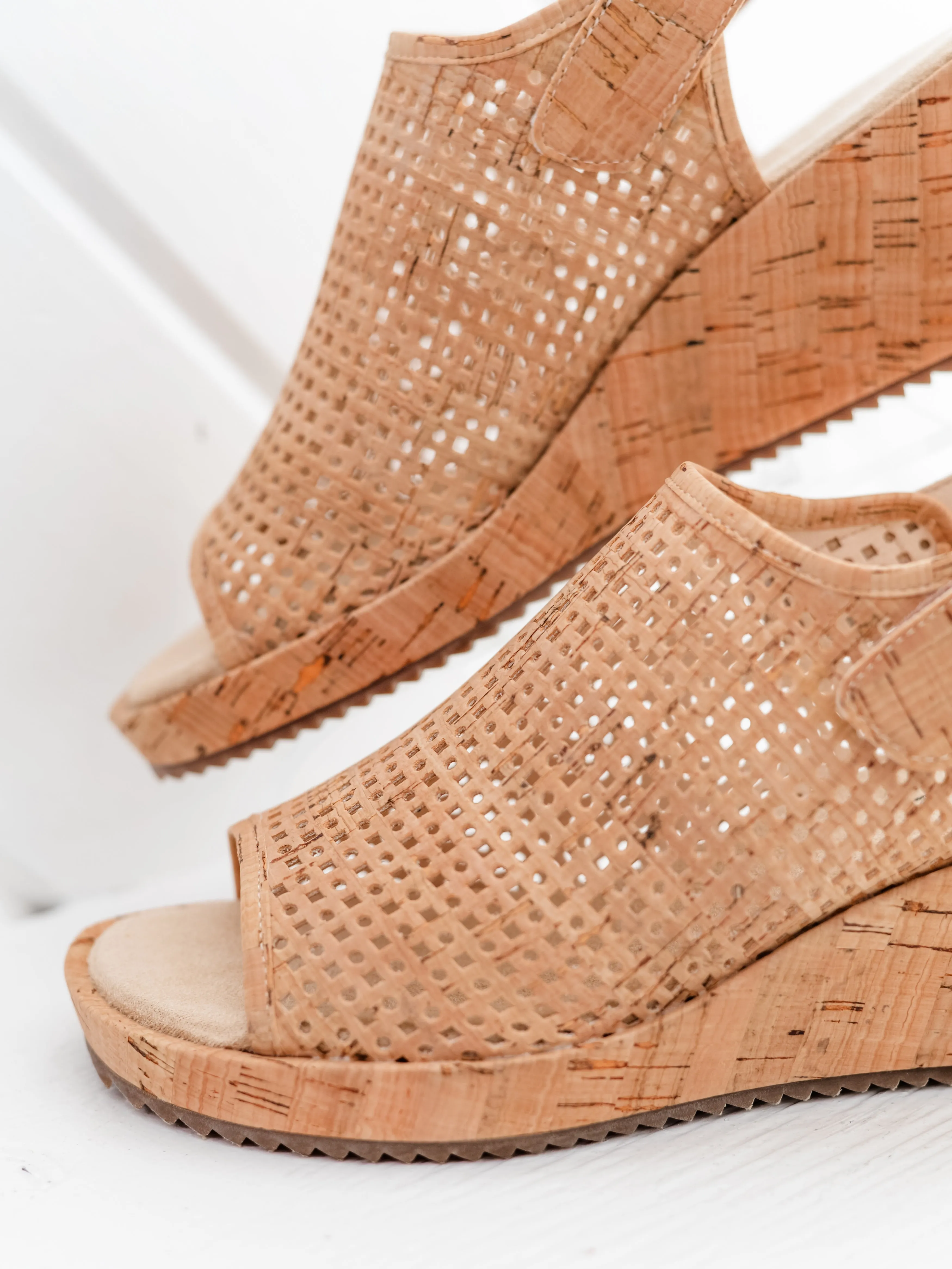 Cilla in Natural Cork by Vaneli