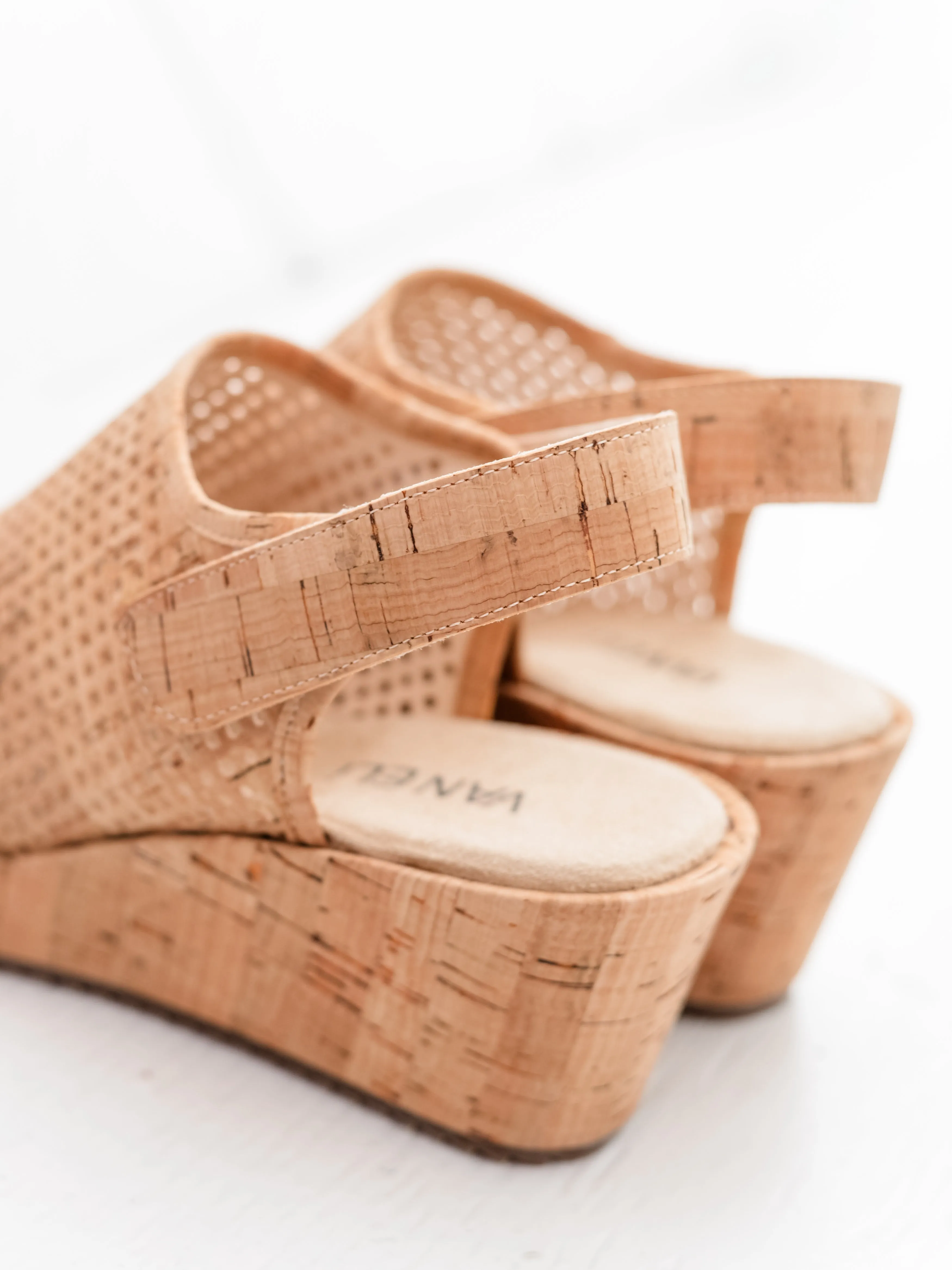 Cilla in Natural Cork by Vaneli