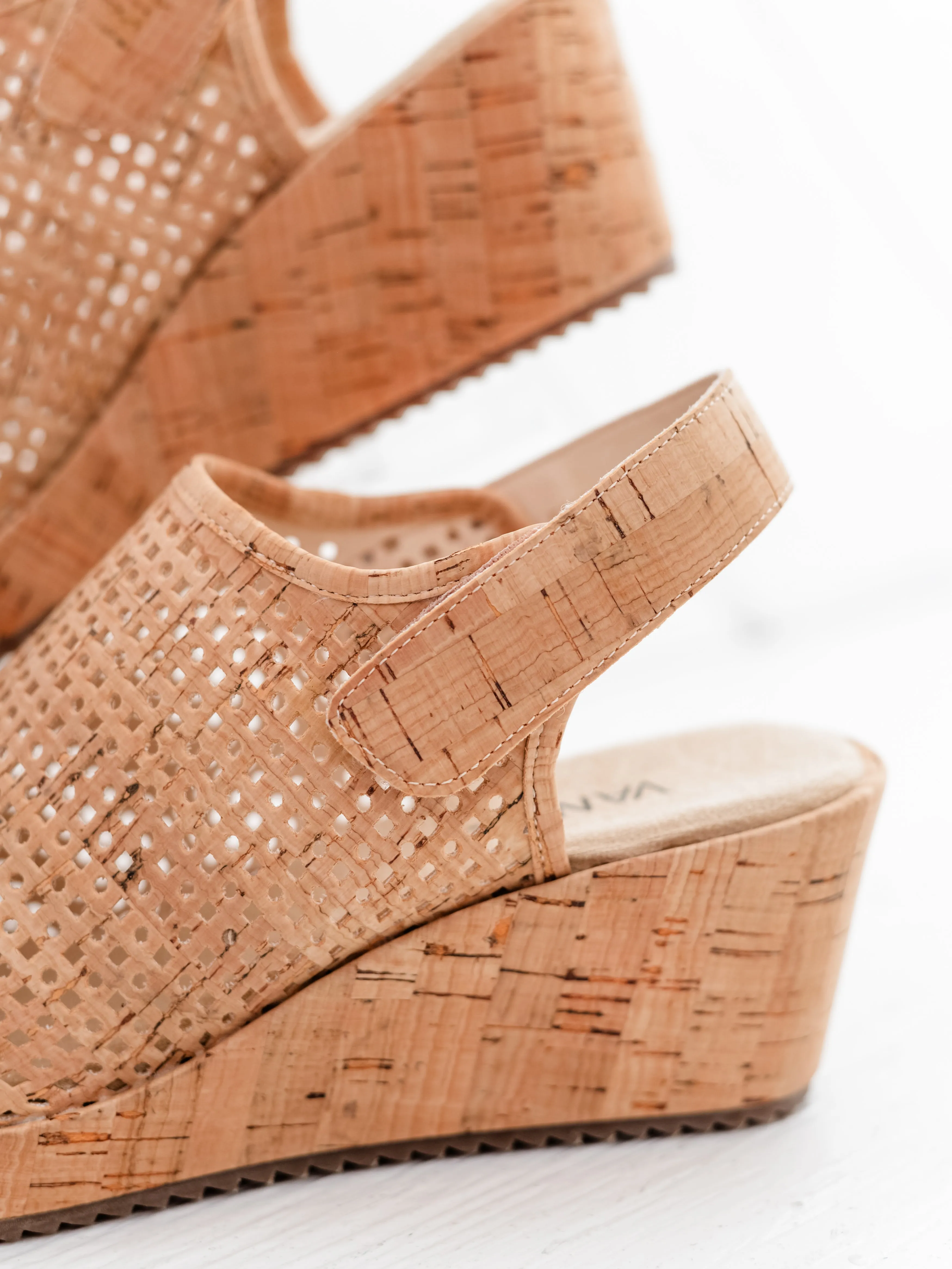 Cilla in Natural Cork by Vaneli